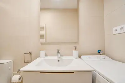 Un baño de Apartamento Condal 2