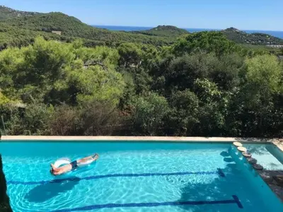 Piscina en o cerca de Dalí
