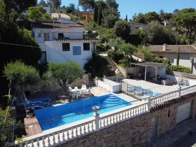 Piscina en o cerca de Es pins