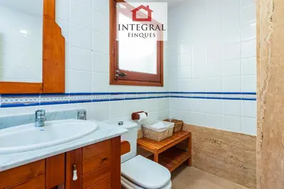 Un baño de La Masia de la Fosca