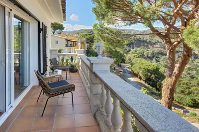 Un balcón o terraza de VILLA PORTUGAL with pool & mountain view