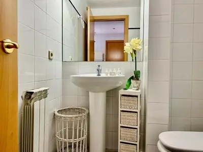 Un baño de Port Marina Palamós