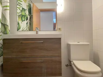 Un baño de Port Marina Palamós