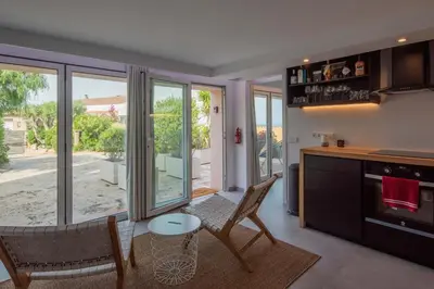Una cocina o zona de cocina en Romantic modern apartment private swimming pool 5 min walk from Begur Centre