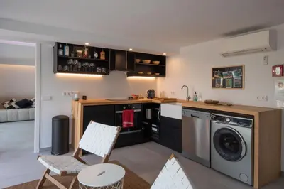 Una cocina o zona de cocina en Romantic modern apartment private swimming pool 5 min walk from Begur Centre