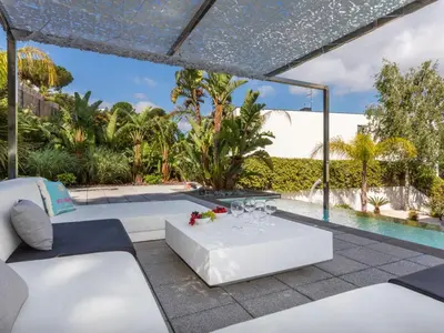 Jardín al aire libre en Holiday Home Nathalie by Interhome