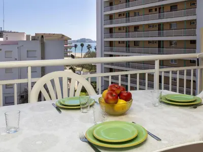 Un balcón o terraza de Apartment Montseny by Interhome