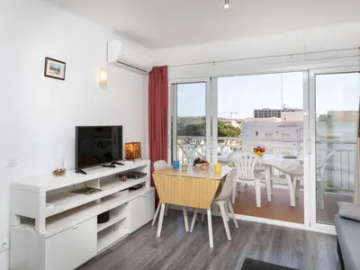 Una televisión o centro de entretenimiento en Apartment Montseny by Interhome
