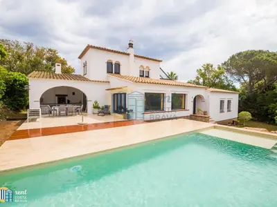 Piscina en o cerca de Villa LA KAZ en Mas Nou Platja d'Aro