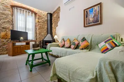 Una televisión o centro de entretenimiento en Hauzify I Casa Palou