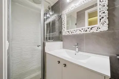 Un baño de Hauzify I Casa Palou