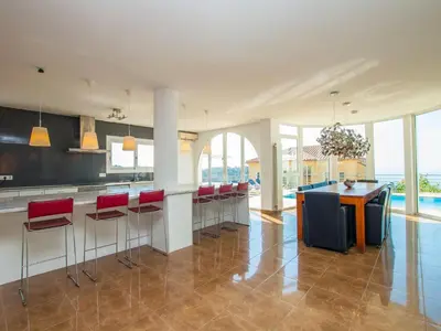 Una televisión o centro de entretenimiento en Villa Gaudí by Interhome