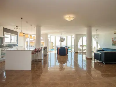 Plano de Villa Gaudí by Interhome