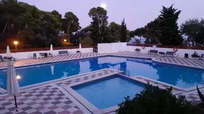 Piscina en o cerca de Appartement tout confort avec WIFI vue sur mer et piscine communautaire secteur EL GOLFET à Callela de Palafrugell