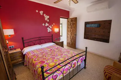Cama o camas de una habitación en Catalunya Casas An oasis for up to 26 nature loving guests!