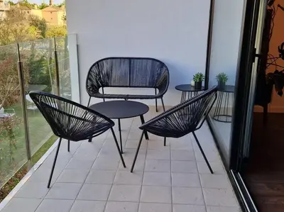 Un balcón o terraza de Espectacular piso nuevo con piscina