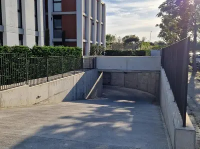 Plano de Espectacular piso nuevo con piscina