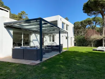 Jardín al aire libre en Casa y loft minimalista, jardín y parking privado