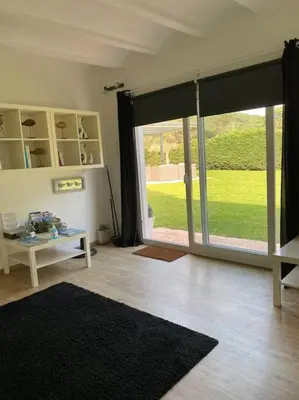 Plano de Casa y loft minimalista, jardín y parking privado