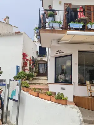 Un balcón o terraza de Apartment, short walk to the beach with aircon