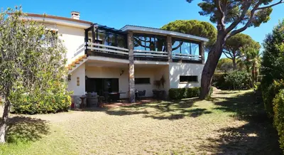 Jardín al aire libre en Villa Costera B&B