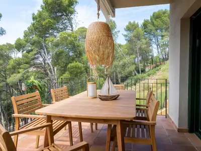 Un balcón o terraza de Brisa del mar Sa Punta duplex piscina y parking