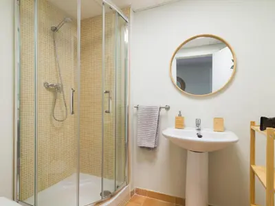 Un baño de Brisa del mar Sa Punta duplex piscina y parking