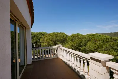 Un balcón o terraza de Villa Treehouse by Alvent Holidays