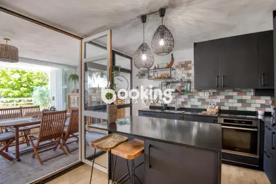 Una cocina o zona de cocina en Hortensias Apartament amb aire acondicionat, a prop de la platja i amb accès a piscina