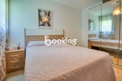 Cama o camas de una habitación en Hortensias Apartament amb aire acondicionat, a prop de la platja i amb accès a piscina
