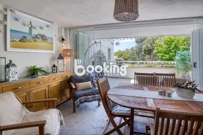Plano de Hortensias Apartament amb aire acondicionat, a prop de la platja i amb accès a piscina