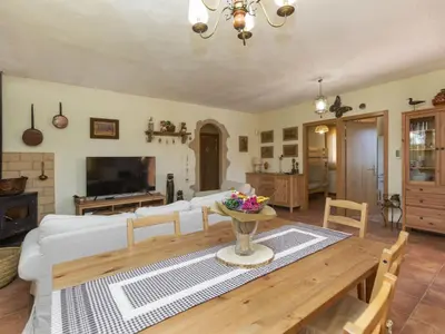 Una televisión o centro de entretenimiento en Holiday Home Ca La Lou by Interhome