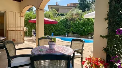 Piscina en o cerca de Villa Pineda 5
