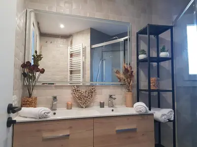 Un baño de Apartaments L’ARC