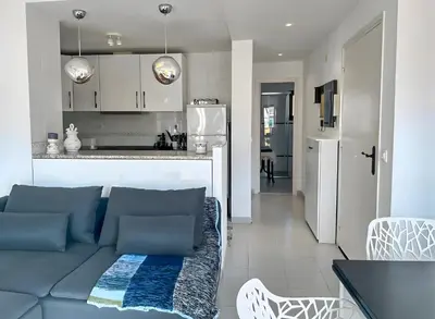 Una cocina o zona de cocina en LETS HOLIDAYS Apartment 1 min to the beach 2
