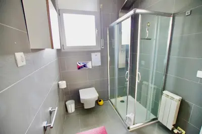 Un baño de V&V LLORET- Villa Cinta