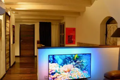 Una televisión o centro de entretenimiento en Can Senio 3