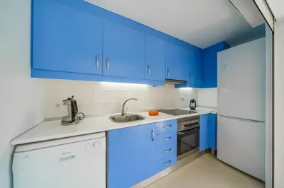 Una cocina o zona de cocina en Perla Azul Lux, Vista Mar en Cala Canyelles, Aircon