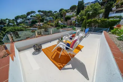 Un balcón o terraza de Perla Azul Lux, Vista Mar en Cala Canyelles, Aircon