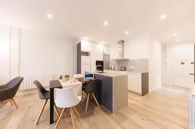 Una cocina o zona de cocina en Bravissimo Ciutadans Penthouse, 3-bedroom apartment