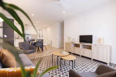 Una televisión o centro de entretenimiento en Bravissimo Ciutadans Penthouse, 3-bedroom apartment