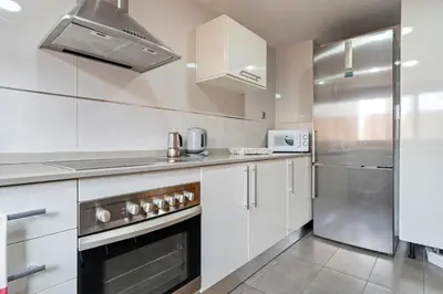 Una cocina o zona de cocina en Hauzify I Apartament Ponent