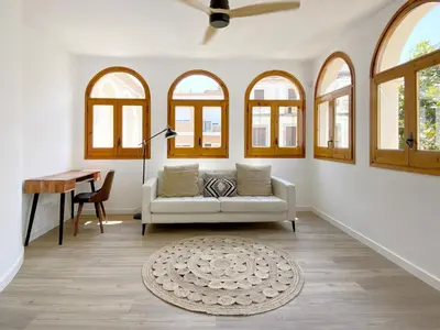 Zona de estar de Historic House at Can Quintana by Casa de Elena