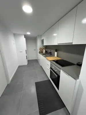 Una cocina o zona de cocina en Nuevo, espacioso y confortable con pkg y piscina