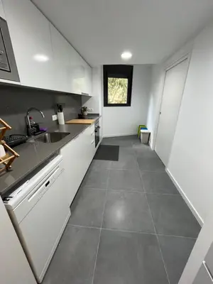 Una cocina o zona de cocina en Nuevo, espacioso y confortable con pkg y piscina
