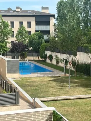 Piscina en o cerca de Nuevo, espacioso y confortable con pkg y piscina
