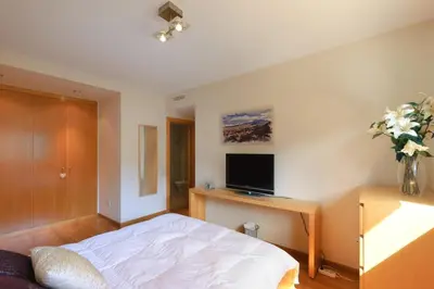 Una televisión o centro de entretenimiento en LETS HOLIDAYS Beautiful apartment with pool Tossa 2