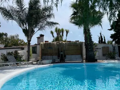 Piscina en o cerca de Le Rondini Solo Adultos