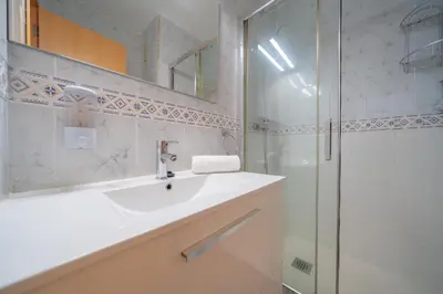 Un baño de HomeHolidaysRentals Estrella - Costa Barcelona