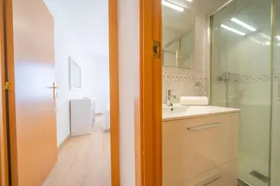 Un baño de HomeHolidaysRentals Estrella - Costa Barcelona